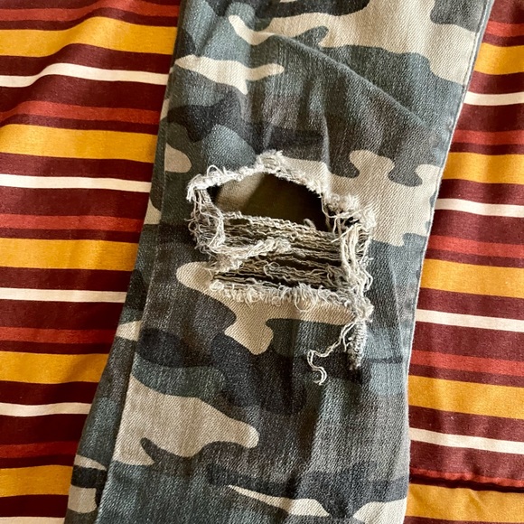 Army Print Jeans - Picture 3 of 4